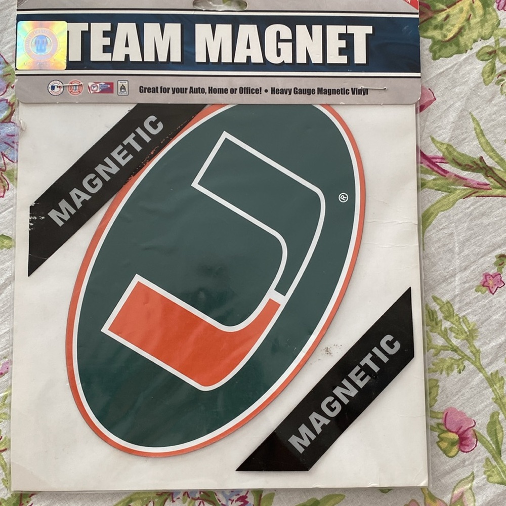 UNIVERSITY OF MIAMI LOGO TEAM MAGNETS - Picture 2 of 5